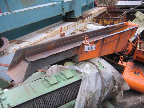 Petit couloir vibreur pour dosages ± 2300 x 200mm